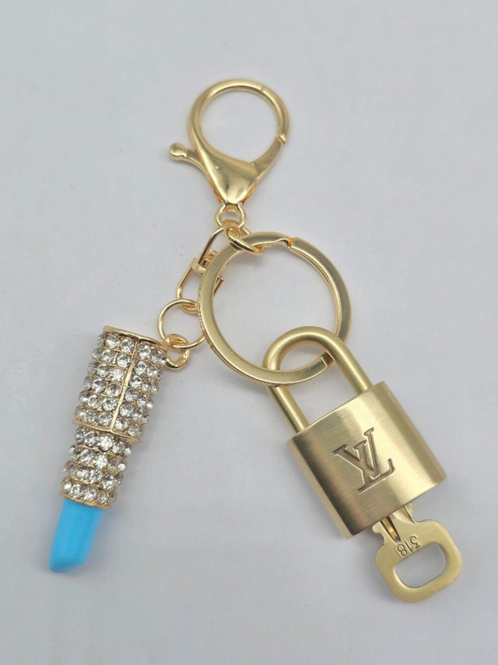 Authentic Louis Vuitton Gold Padlock 🔑 Unbranded Lipstick Keychain Bag Charm - Picture 9 of 9